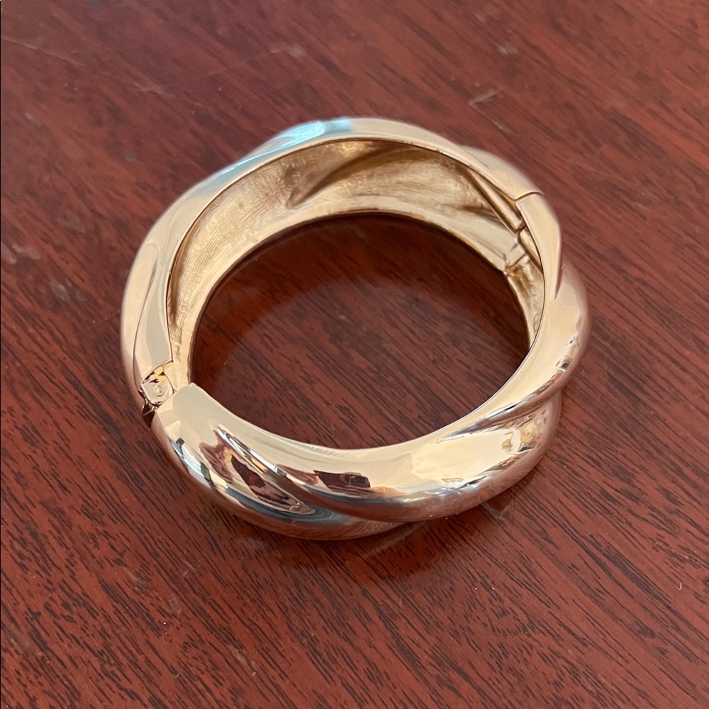 Elegant gold color Women's Bracelet